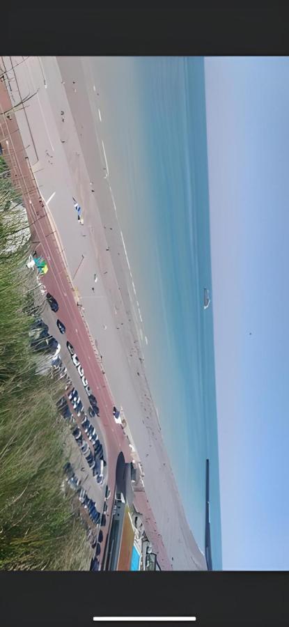 Le Petit Fute 112 Lägenhet Biville-sur-Mer Exteriör bild